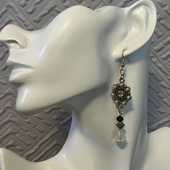 Elegant & Timeless Vintage Style Handmade Romantic Gold Victorian Earrings - Picture 1 of 10